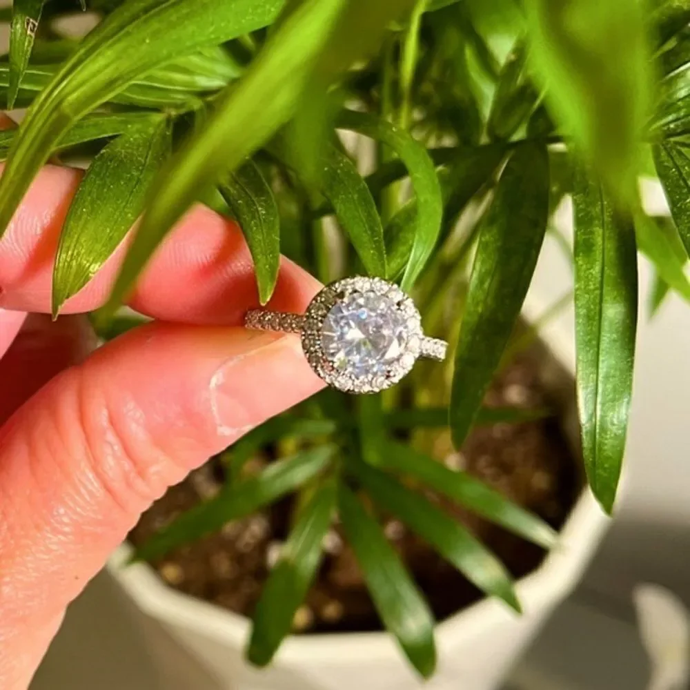 The Sphere 925 and cubic zirconia gorgeous engagement ring